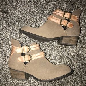 ✨ Steve Madden Short Buckled Ankle Booties
